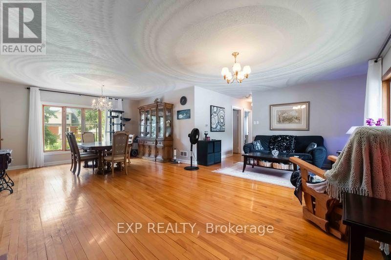 












878 IVANHOE AVENUE

,
Ottawa,




Ontario
K2B5S5


