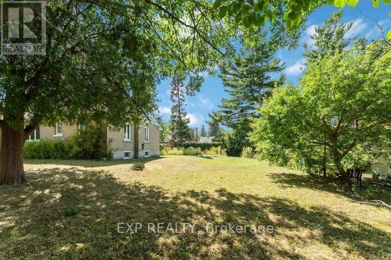 












878 IVANHOE AVENUE

,
Ottawa,




Ontario
K2B5S5


