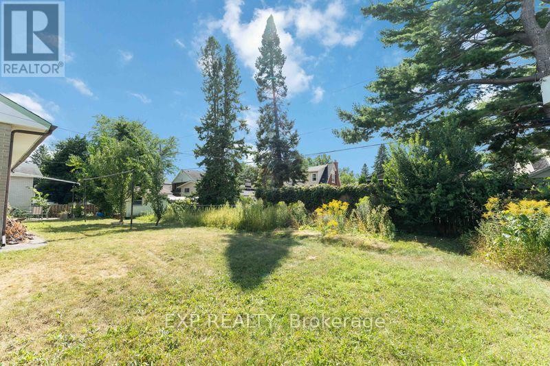 












878 IVANHOE AVENUE

,
Ottawa,




Ontario
K2B5S5

