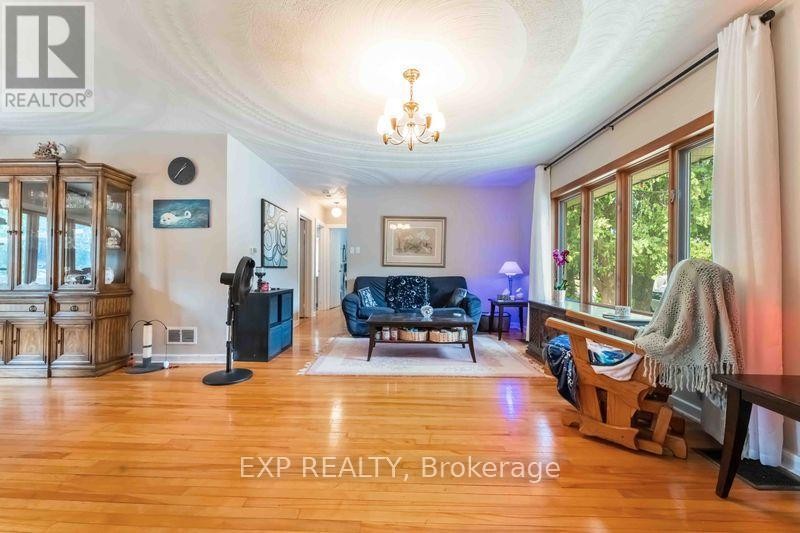 












878 IVANHOE AVENUE

,
Ottawa,




Ontario
K2B5S5

