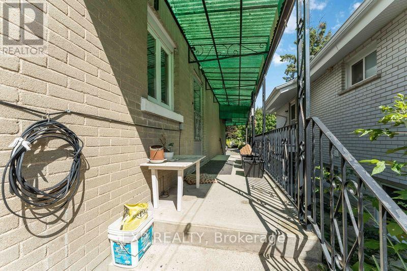 












878 IVANHOE AVENUE

,
Ottawa,




Ontario
K2B5S5

