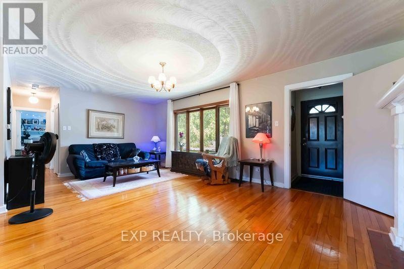 












878 IVANHOE AVENUE

,
Ottawa,




Ontario
K2B5S5

