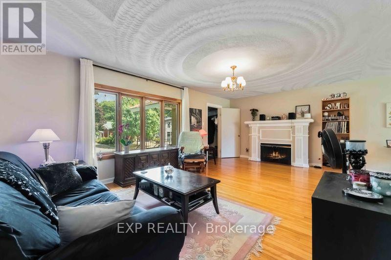 












878 IVANHOE AVENUE

,
Ottawa,




Ontario
K2B5S5

