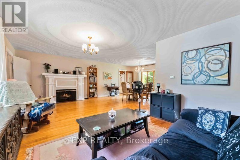 












878 IVANHOE AVENUE

,
Ottawa,




Ontario
K2B5S5

