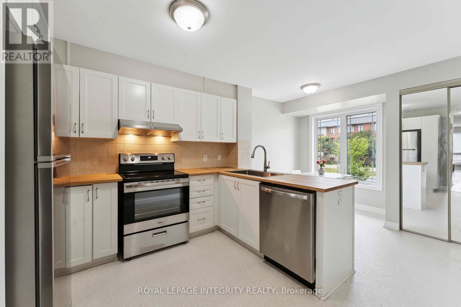 












A - 616 CHAPMAN MILLS DRIVE

,
Ottawa,




Ontario
K2J0V4

