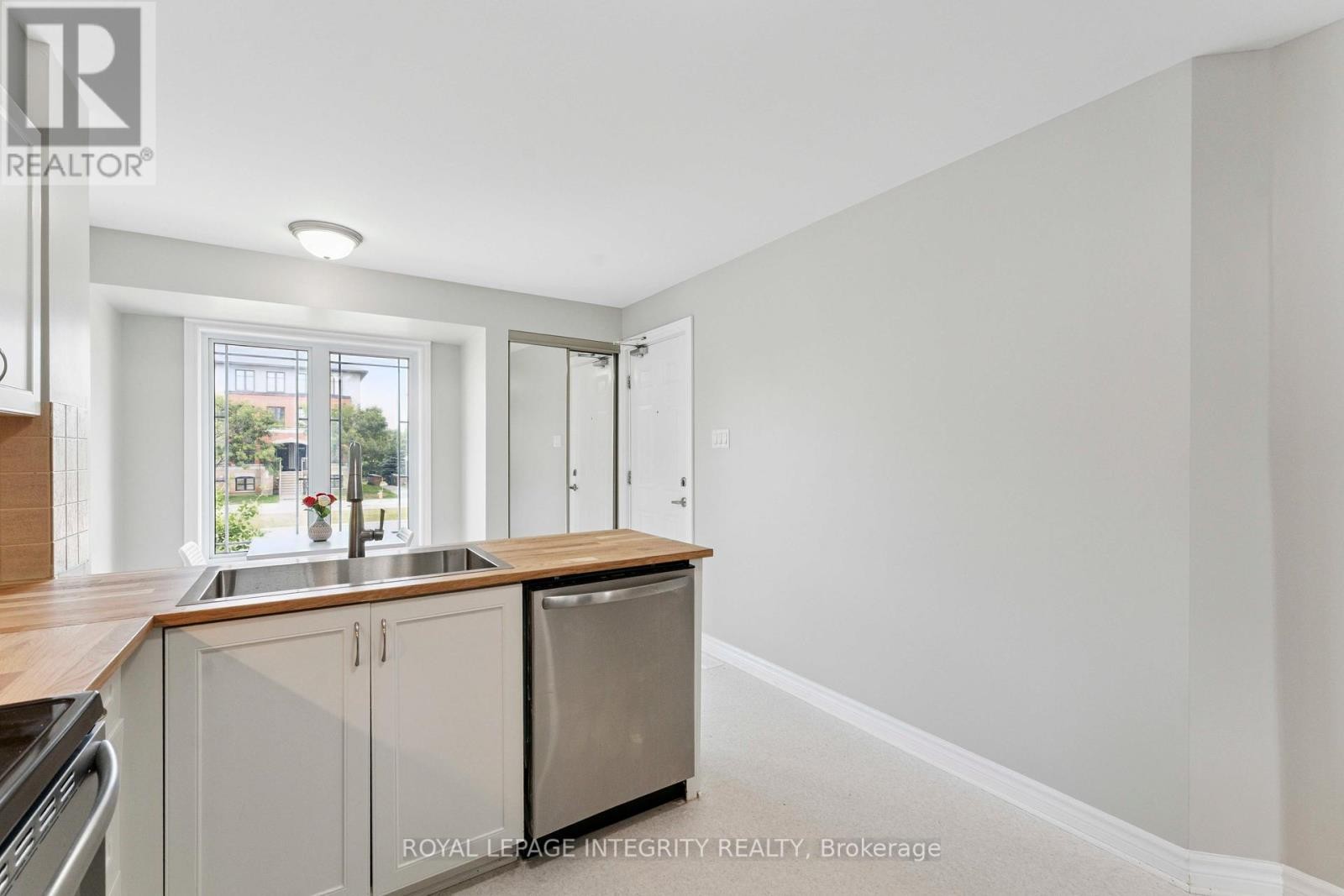 












A - 616 CHAPMAN MILLS DRIVE

,
Ottawa,




Ontario
K2J0V4

