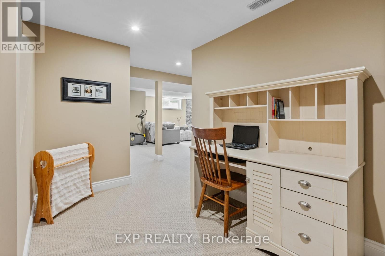 












8325 ALBERT BOUWERS CIRCLE

,
Ottawa,




Ontario
K0A2P0

