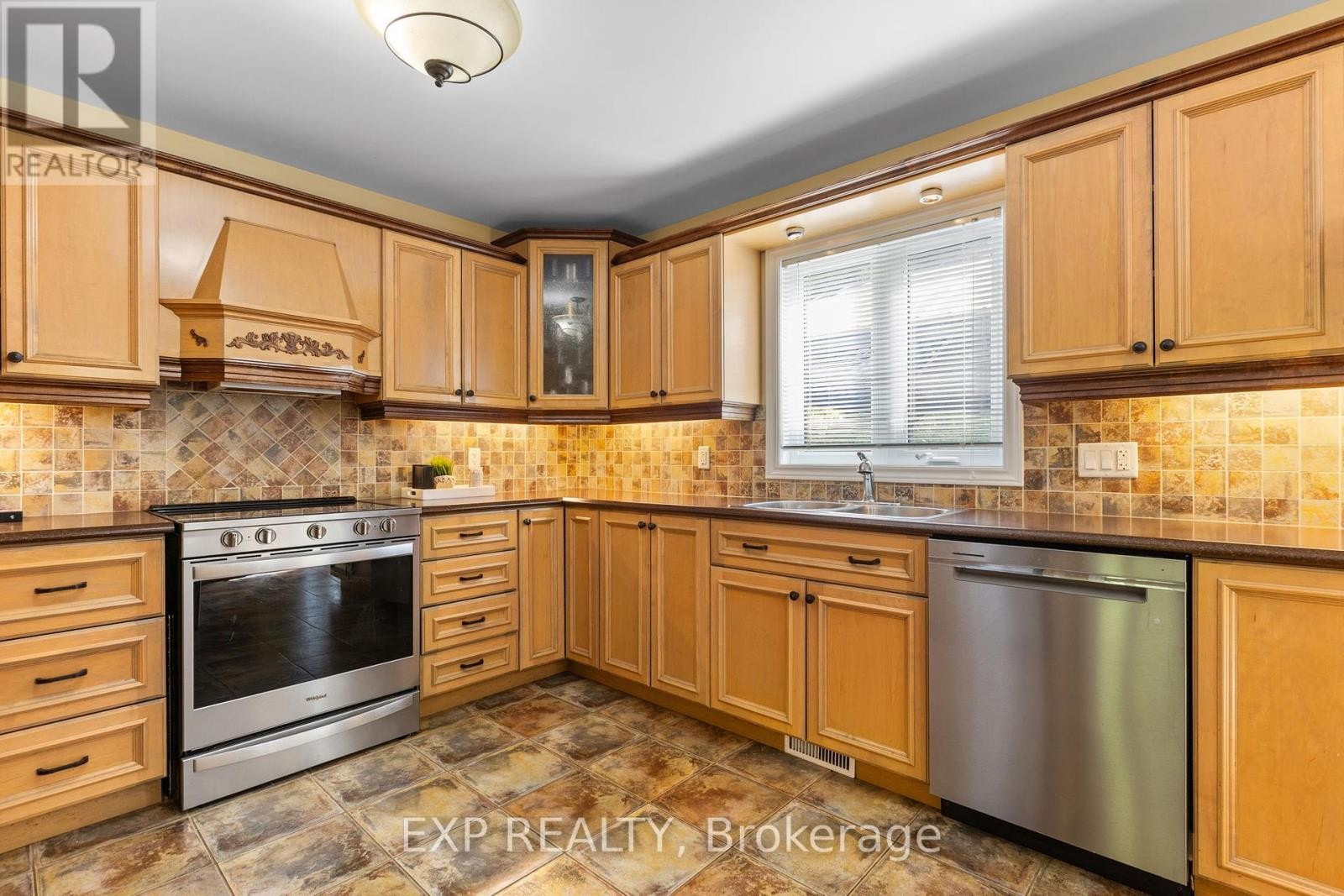 












8325 ALBERT BOUWERS CIRCLE

,
Ottawa,




Ontario
K0A2P0

