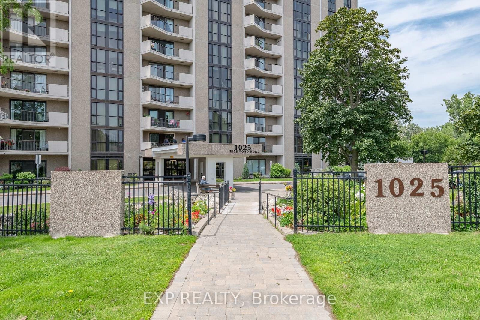 












304 - 1025 RICHMOND ROAD

,
Ottawa,




Ontario
K2B8G8

