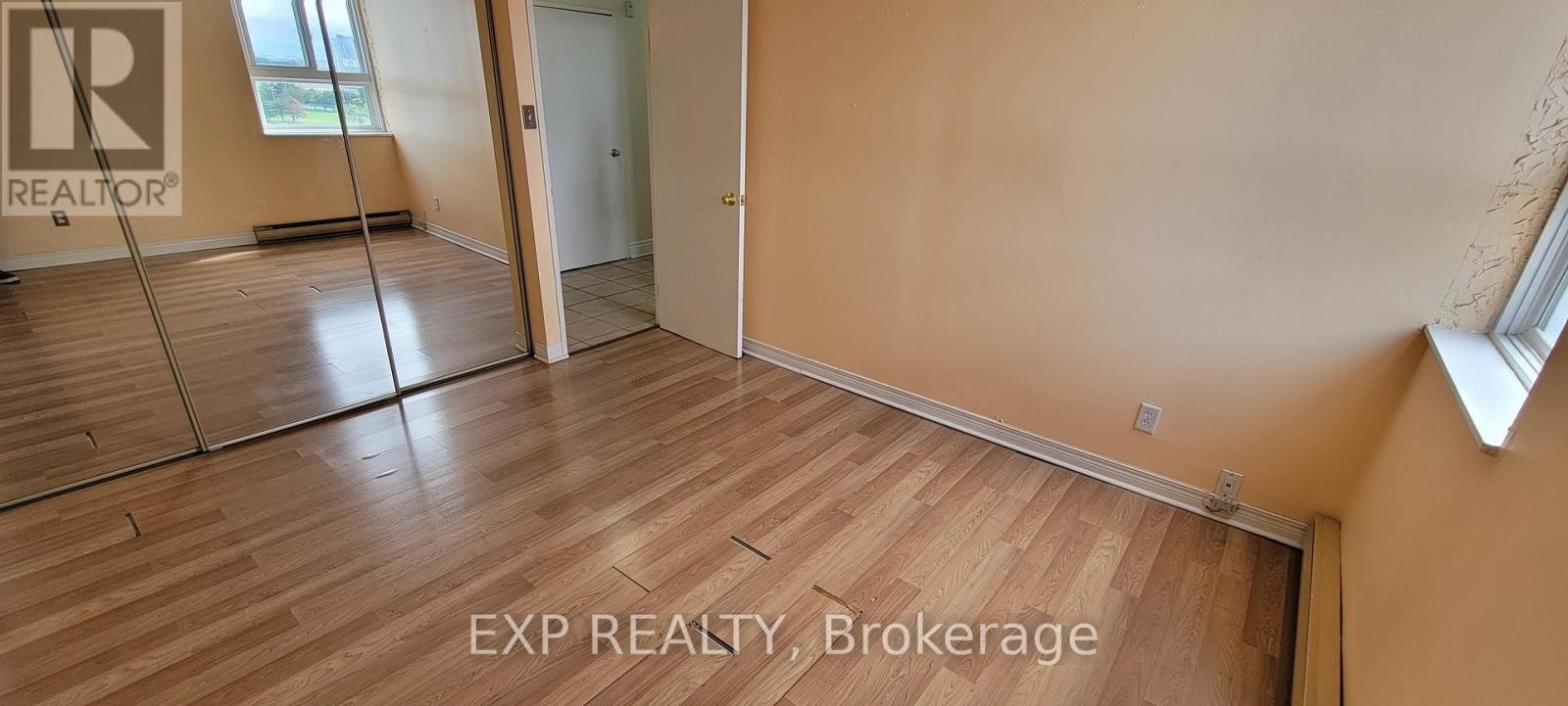 












1214 - 2000 JASMINE CRESCENT

,
Ottawa,




Ontario
K1J8K4

