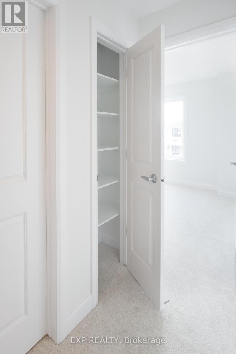 












509 ROUNDHOUSE CRESCENT

,
Ottawa,




Ontario
K2S2Y1

