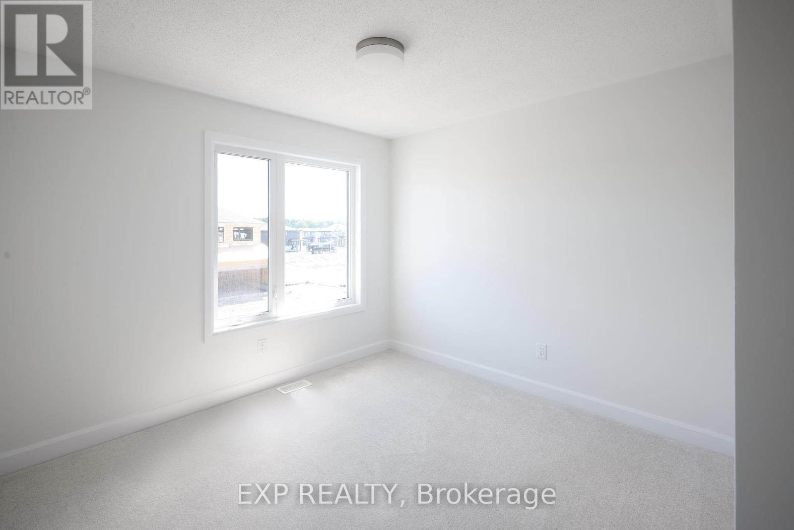 












509 ROUNDHOUSE CRESCENT

,
Ottawa,




Ontario
K2S2Y1

