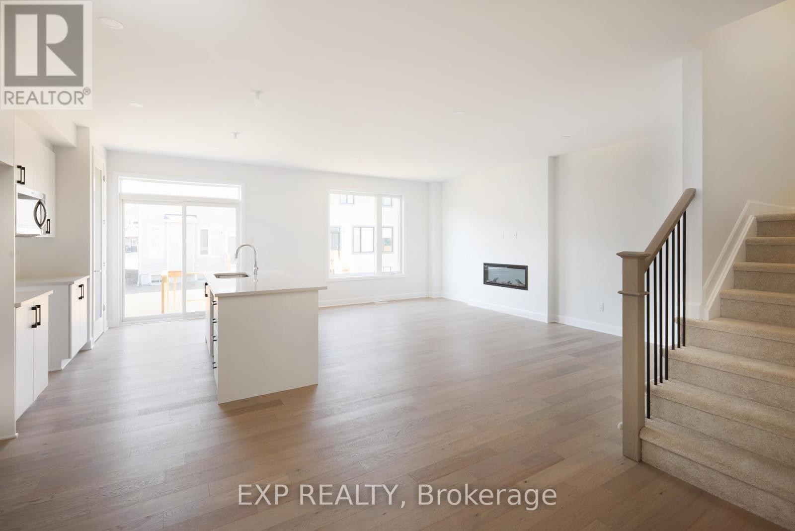 












509 ROUNDHOUSE CRESCENT

,
Ottawa,




Ontario
K2S2Y1

