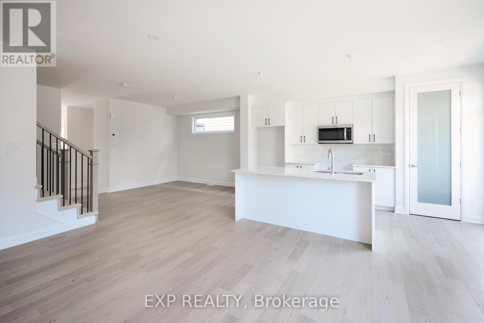 












509 ROUNDHOUSE CRESCENT

,
Ottawa,




Ontario
K2S2Y1

