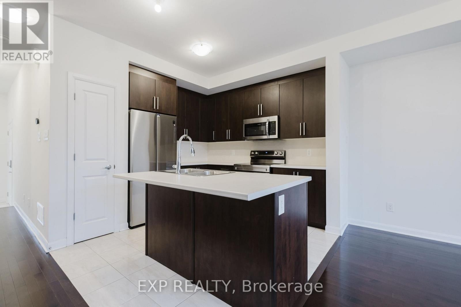 












92 NATARE PLACE

,
Ottawa,




Ontario
K2T0P2

