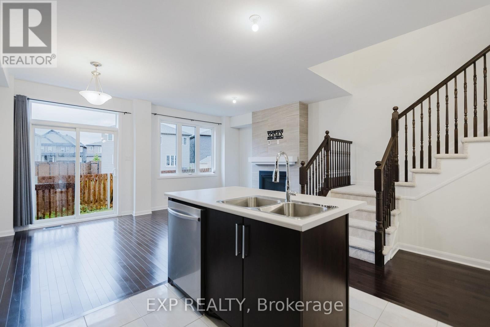 












92 NATARE PLACE

,
Ottawa,




Ontario
K2T0P2

