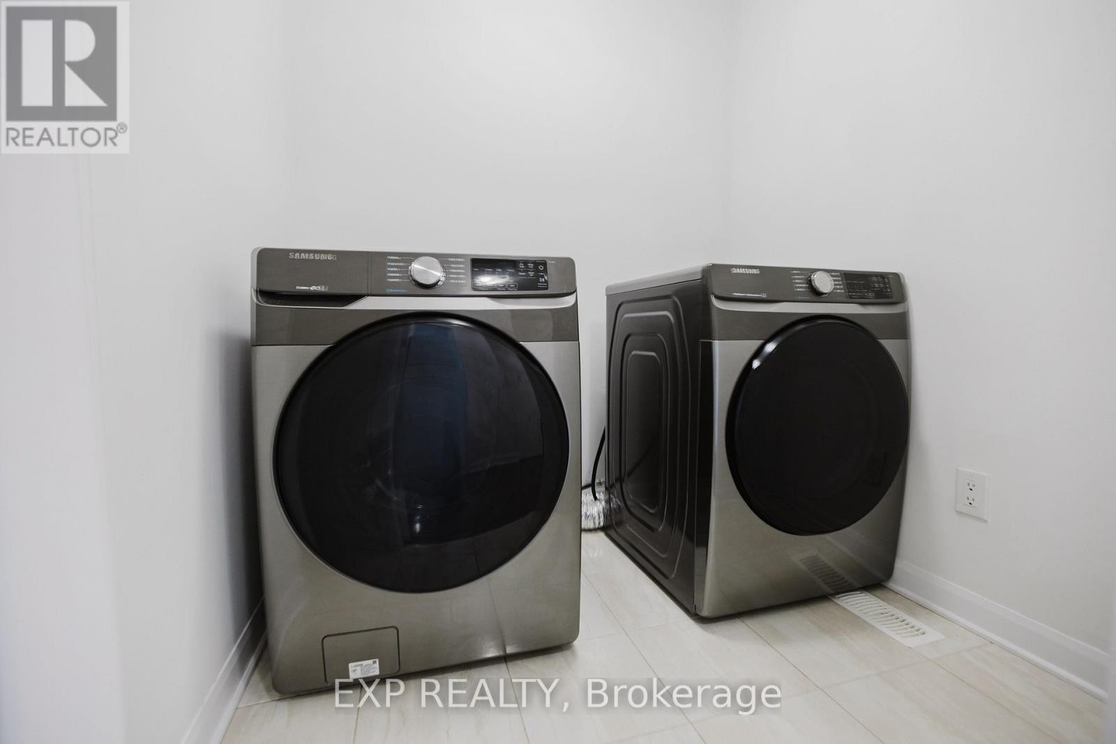 












92 NATARE PLACE

,
Ottawa,




Ontario
K2T0P2

