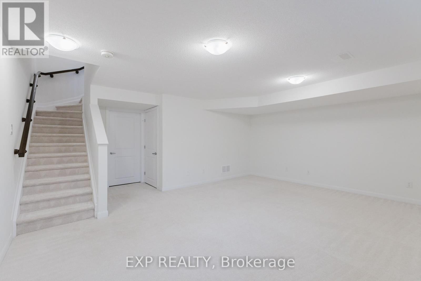 












92 NATARE PLACE

,
Ottawa,




Ontario
K2T0P2

