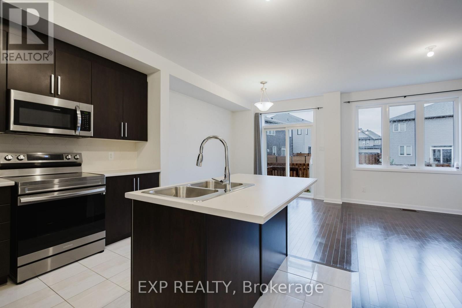 












92 NATARE PLACE

,
Ottawa,




Ontario
K2T0P2

