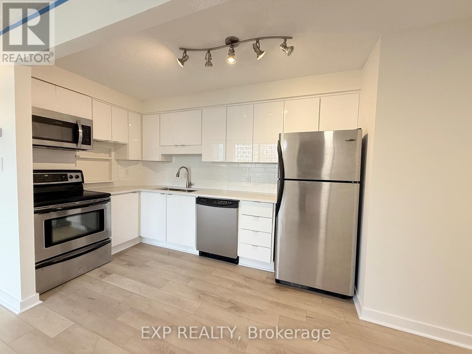 












2102 - 470 LAURIER AVENUE W

,
Ottawa,




Ontario
K1R7W9


