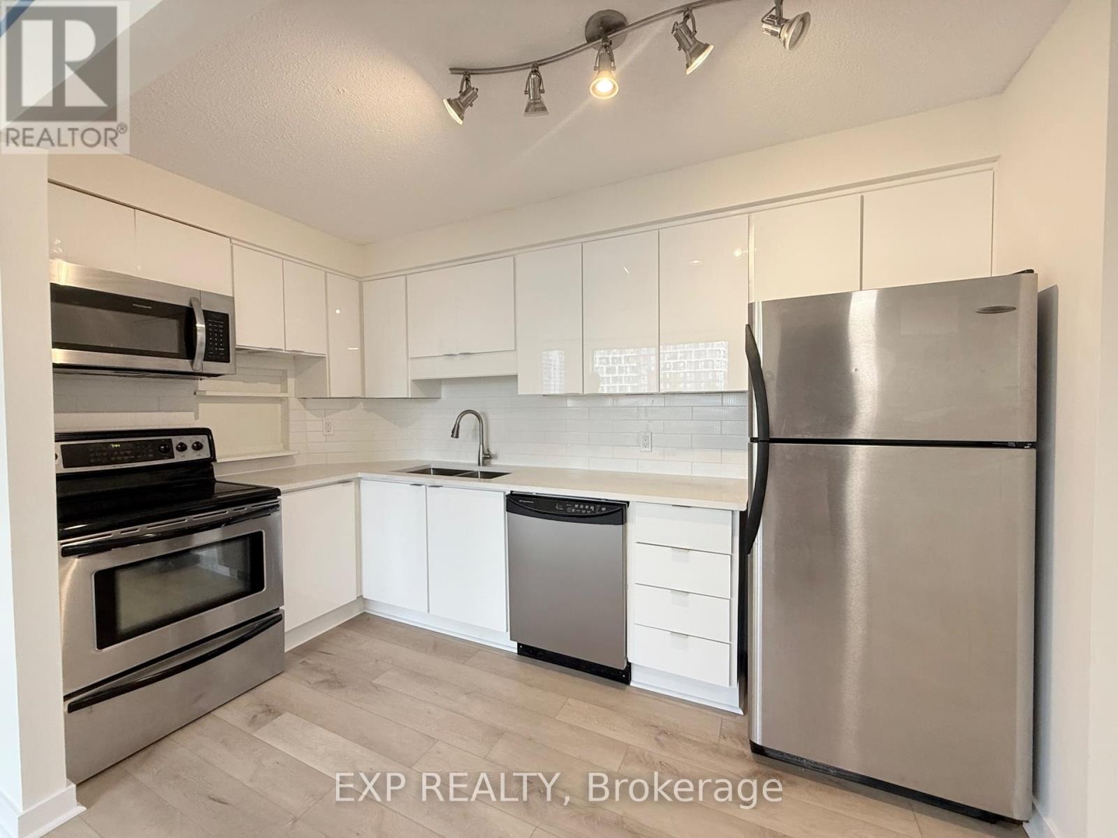 












2102 - 470 LAURIER AVENUE W

,
Ottawa,




Ontario
K1R7W9

