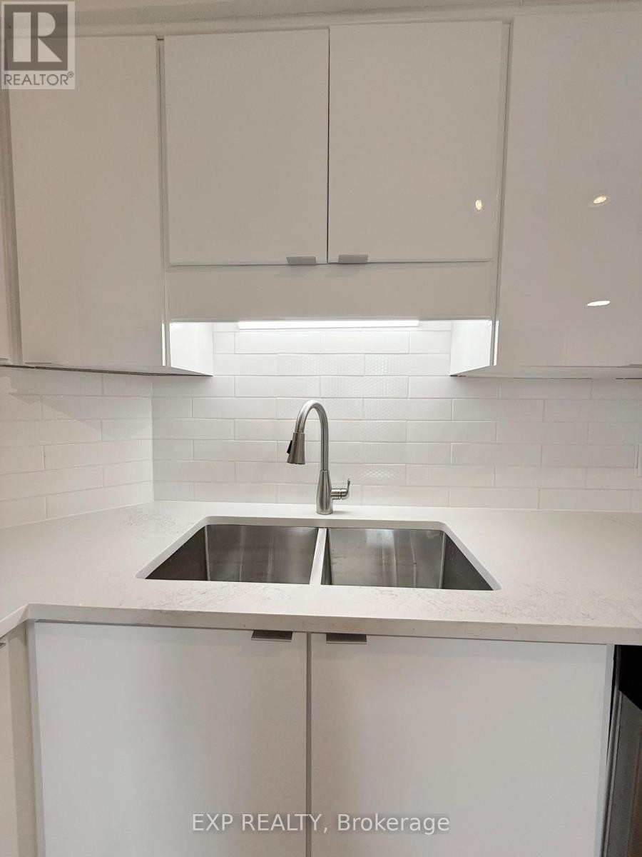 












2102 - 470 LAURIER AVENUE W

,
Ottawa,




Ontario
K1R7W9

