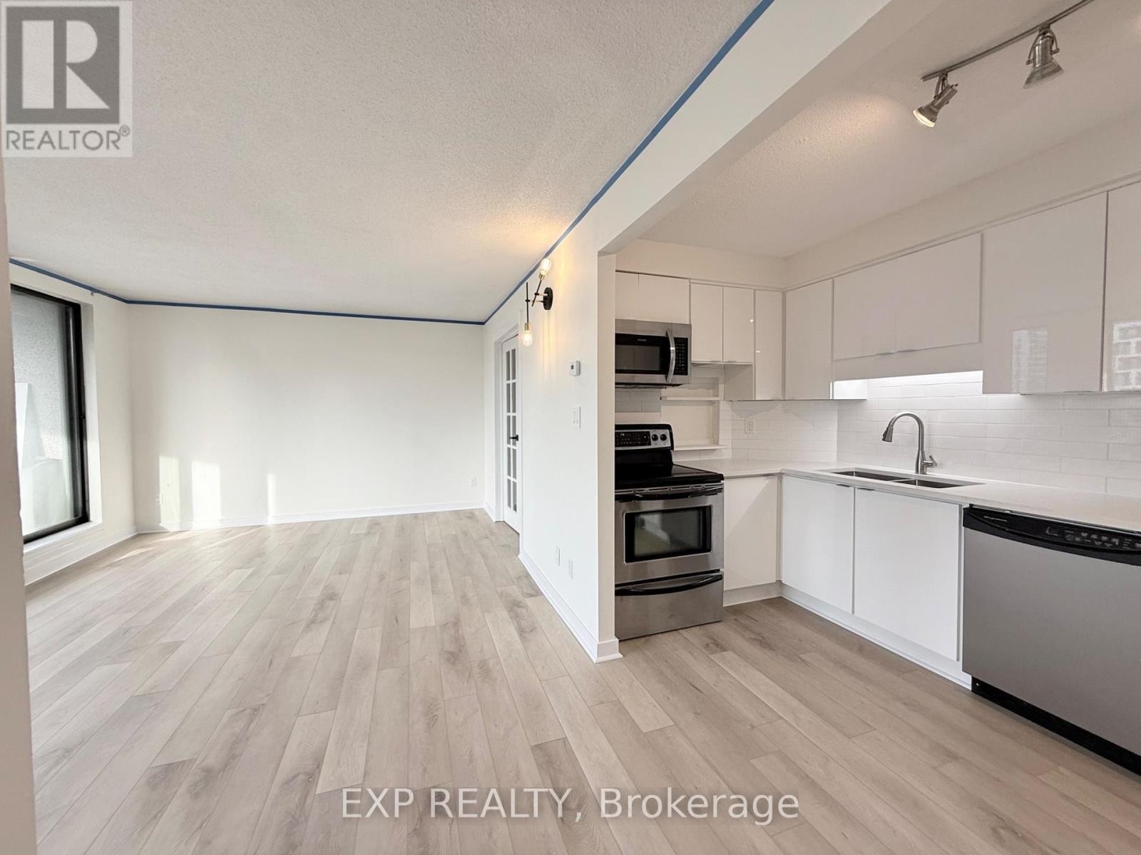 












2102 - 470 LAURIER AVENUE W

,
Ottawa,




Ontario
K1R7W9

