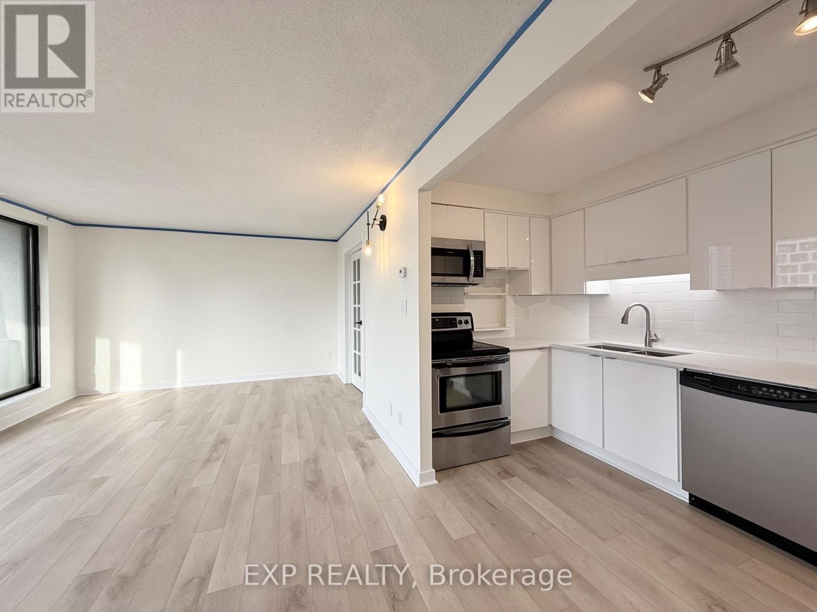 












2102 - 470 LAURIER AVENUE W

,
Ottawa,




Ontario
K1R7W9

