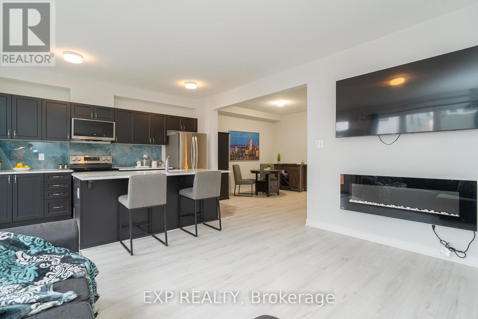












676 QUILTER ROW

,
Ottawa,




Ontario
K0A2Z0


