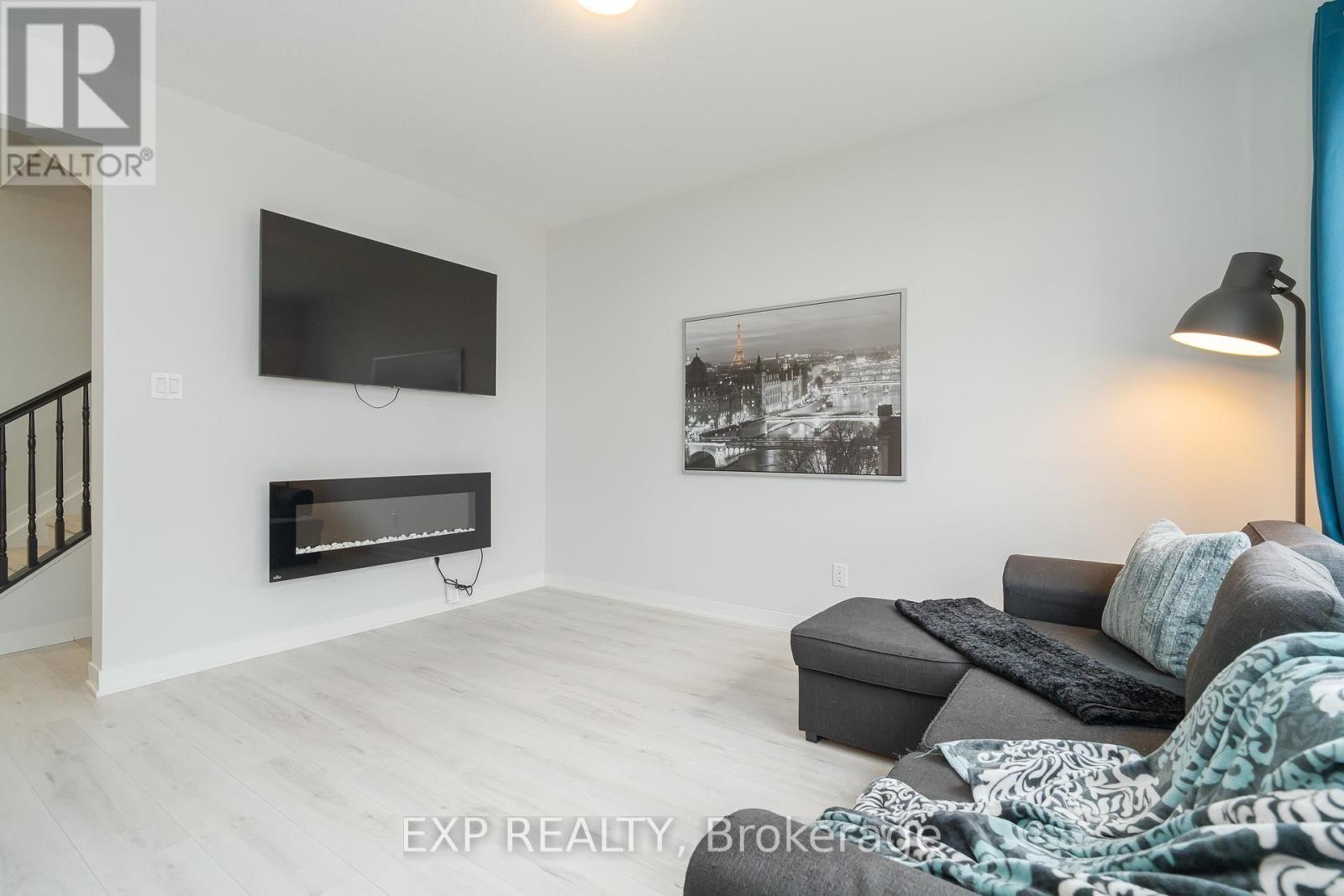 












676 QUILTER ROW

,
Ottawa,




Ontario
K0A2Z0

