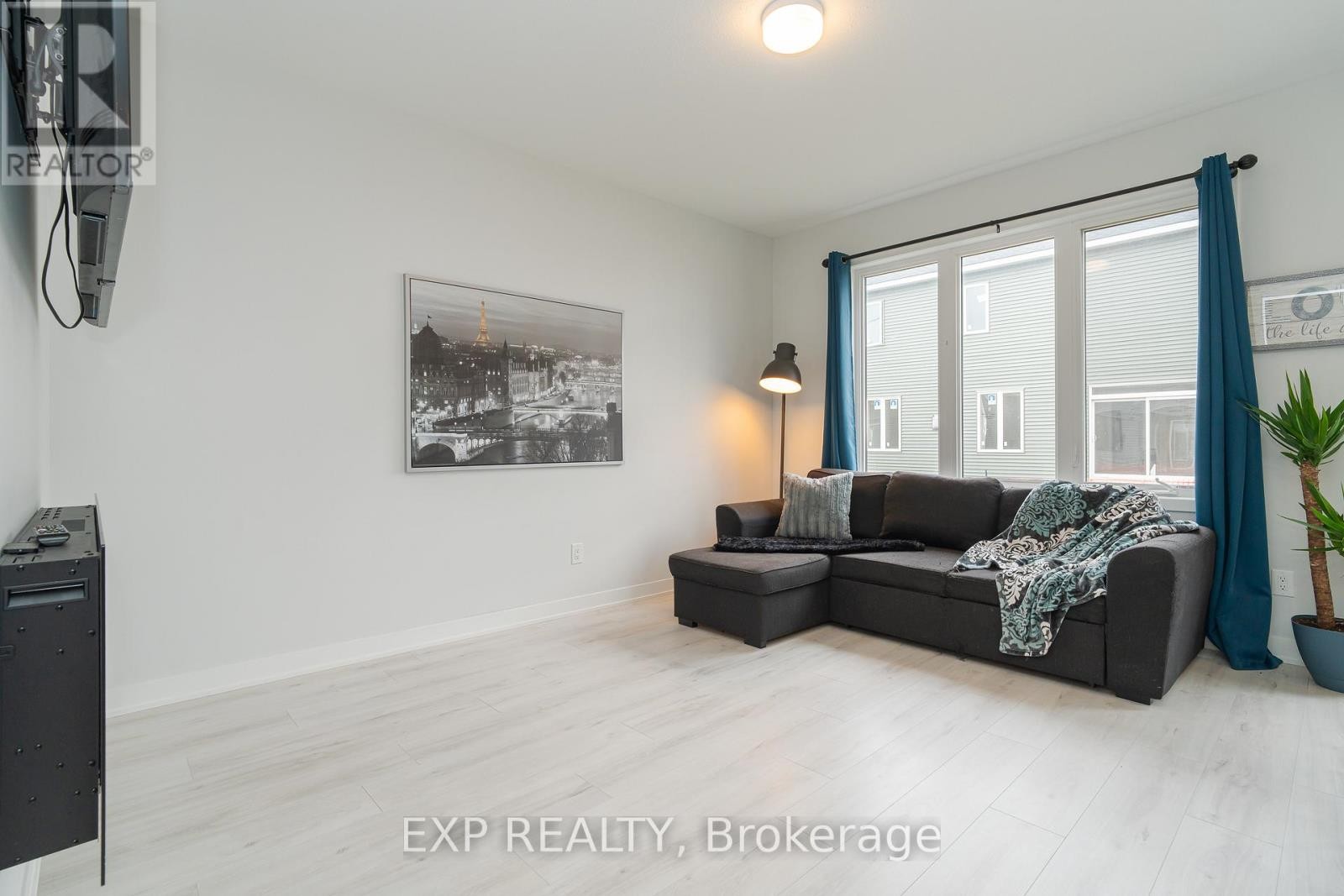 












676 QUILTER ROW

,
Ottawa,




Ontario
K0A2Z0

