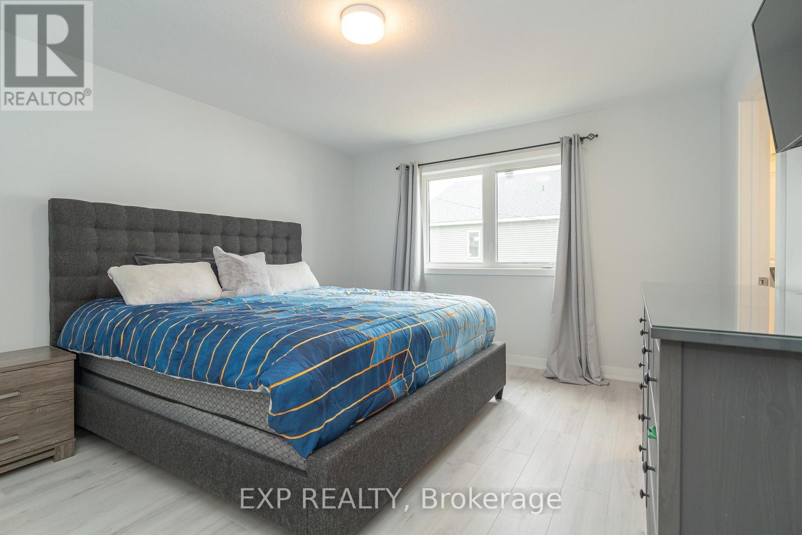 












676 QUILTER ROW

,
Ottawa,




Ontario
K0A2Z0

