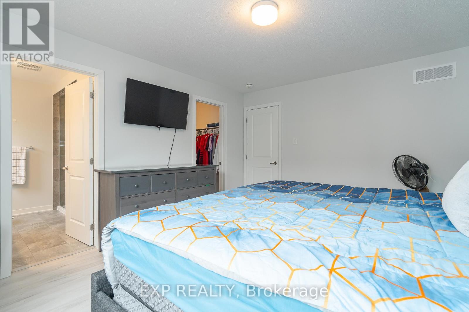 












676 QUILTER ROW

,
Ottawa,




Ontario
K0A2Z0

