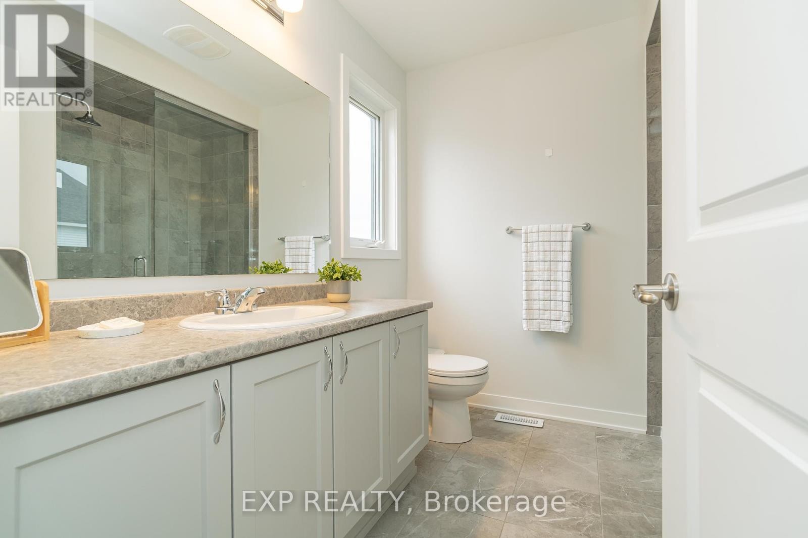 












676 QUILTER ROW

,
Ottawa,




Ontario
K0A2Z0

