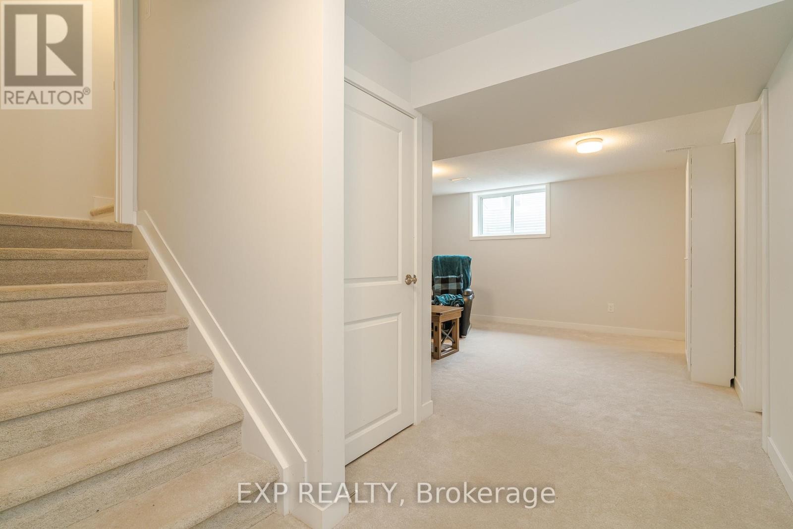












676 QUILTER ROW

,
Ottawa,




Ontario
K0A2Z0

