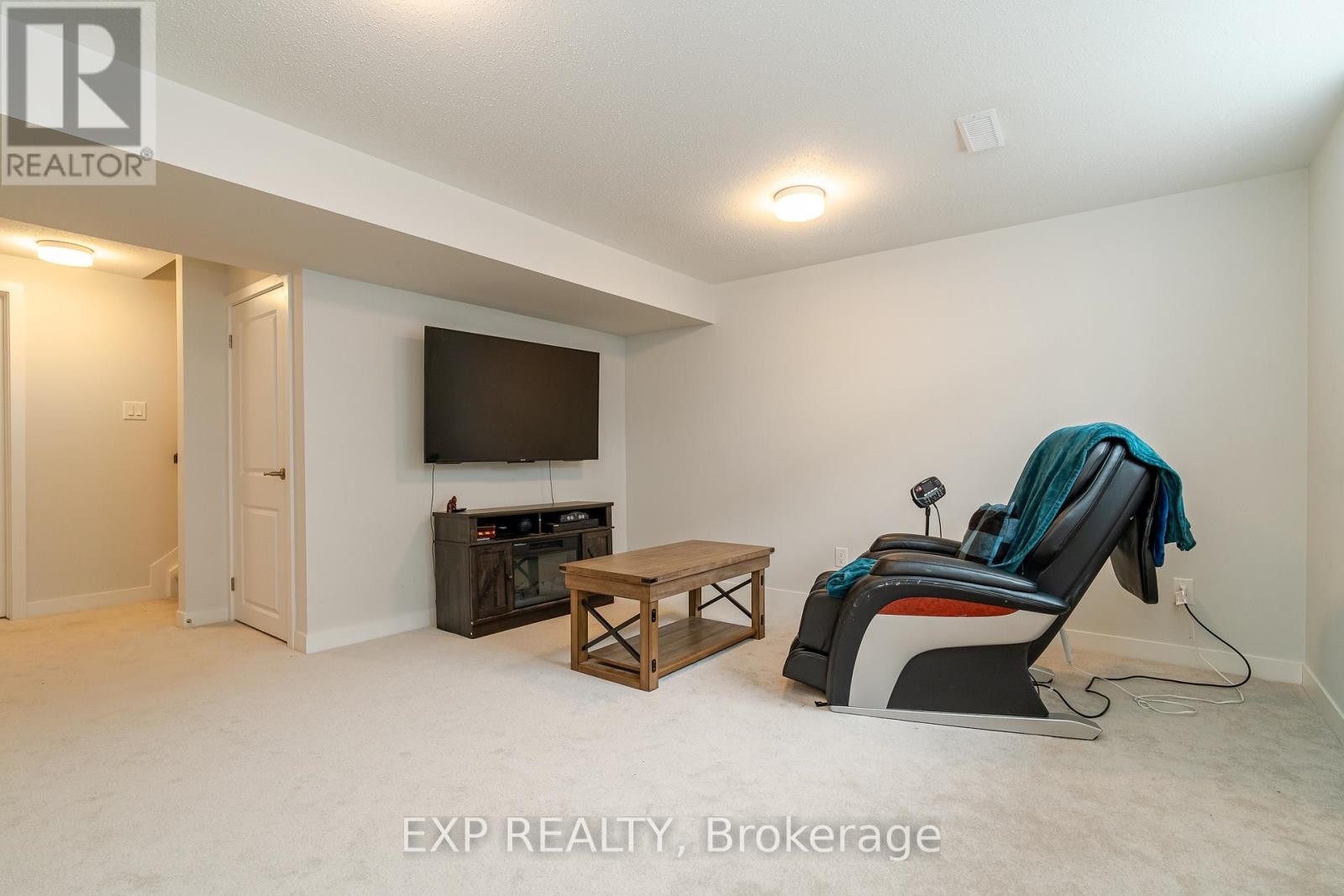 












676 QUILTER ROW

,
Ottawa,




Ontario
K0A2Z0


