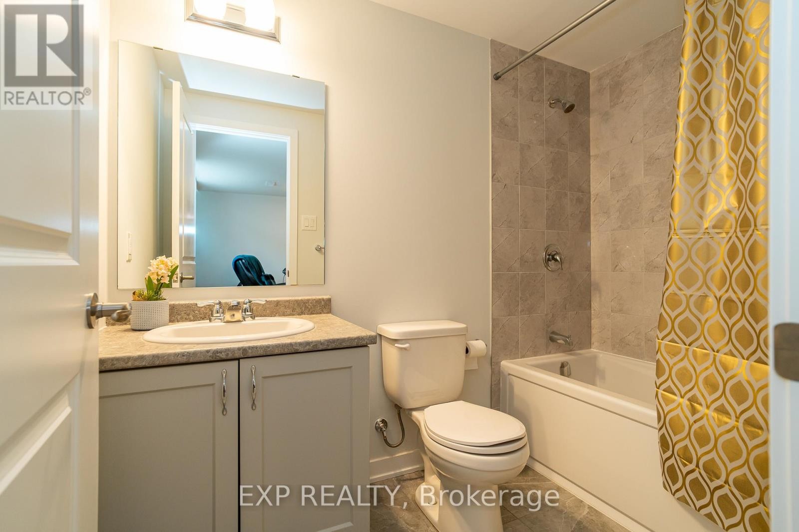 












676 QUILTER ROW

,
Ottawa,




Ontario
K0A2Z0

