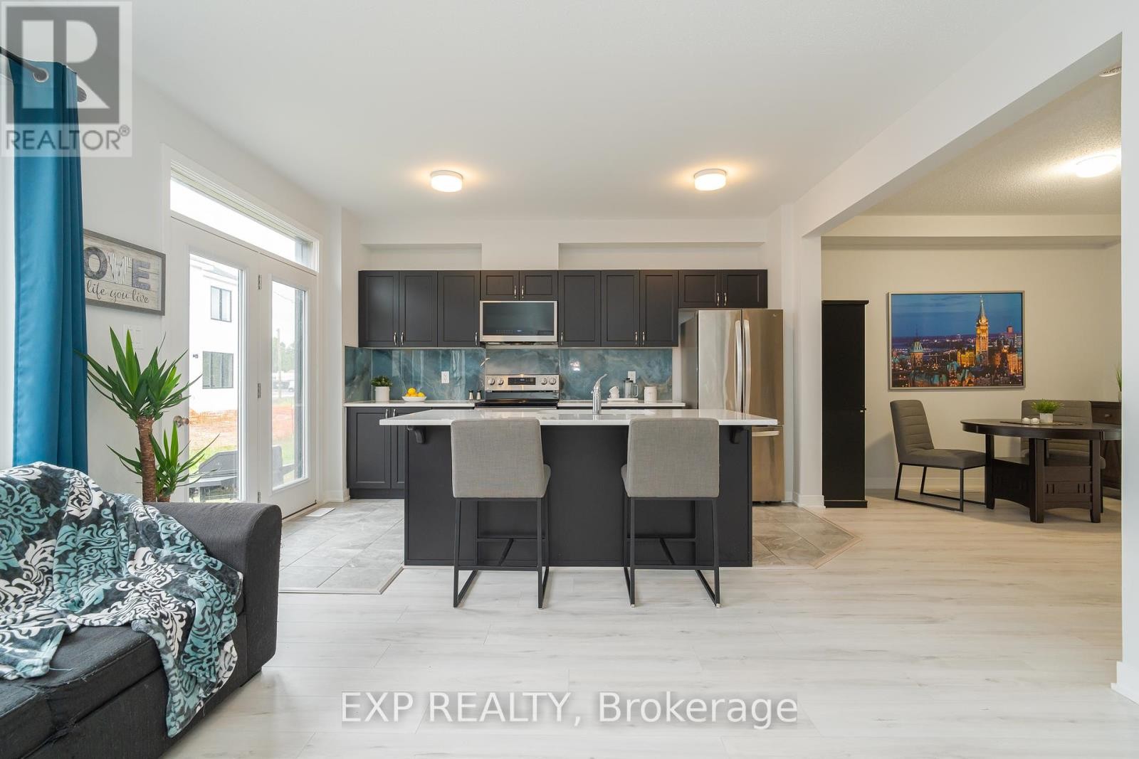 












676 QUILTER ROW

,
Ottawa,




Ontario
K0A2Z0

