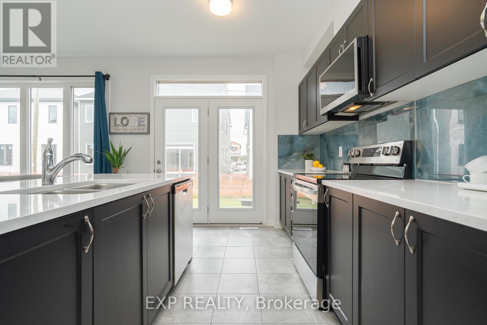 












676 QUILTER ROW

,
Ottawa,




Ontario
K0A2Z0

