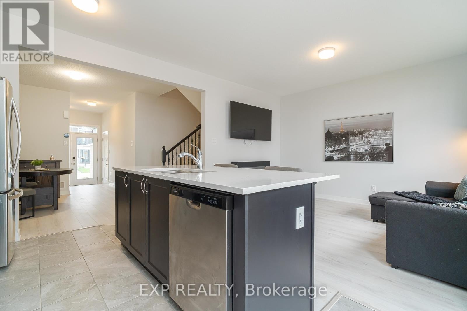 












676 QUILTER ROW

,
Ottawa,




Ontario
K0A2Z0

