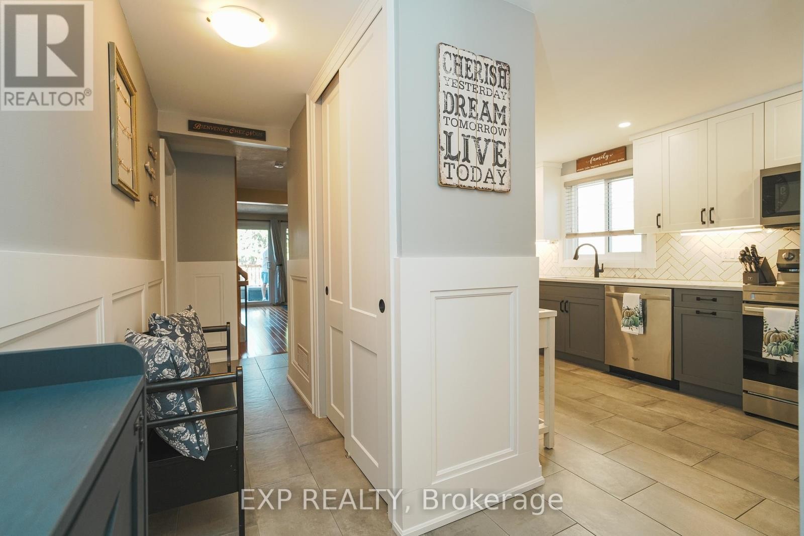 












66 MALVERN DRIVE

,
Ottawa,




Ontario
K2J1M1

