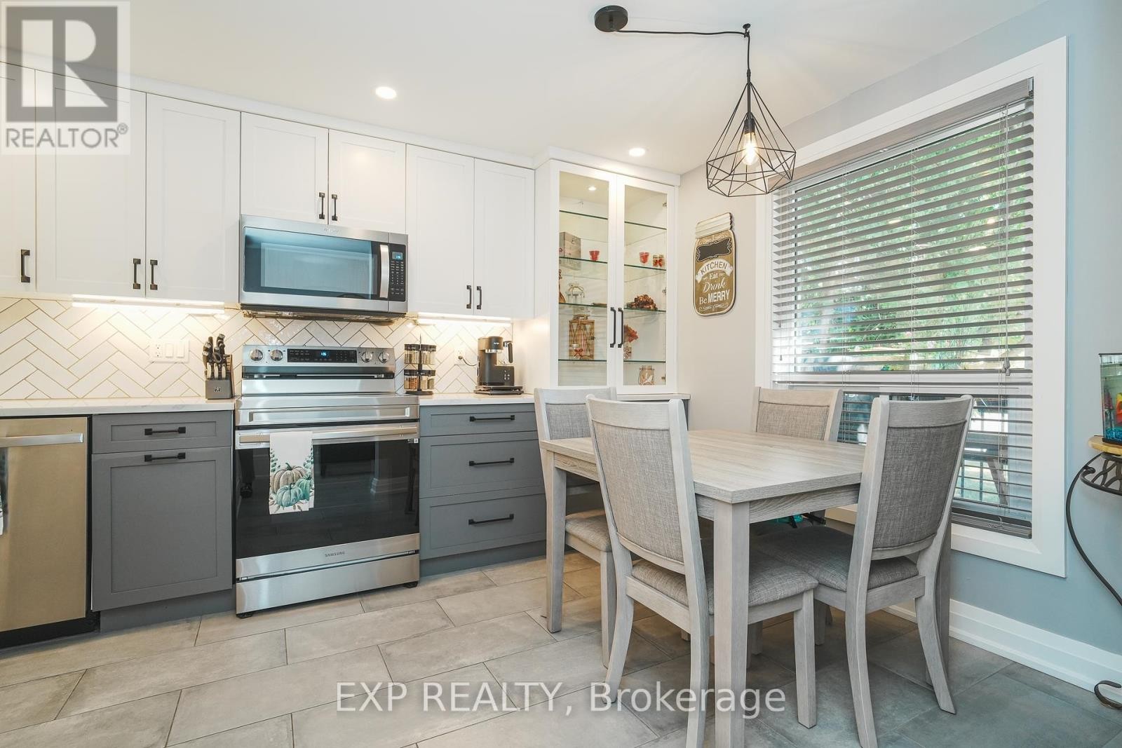 












66 MALVERN DRIVE

,
Ottawa,




Ontario
K2J1M1

