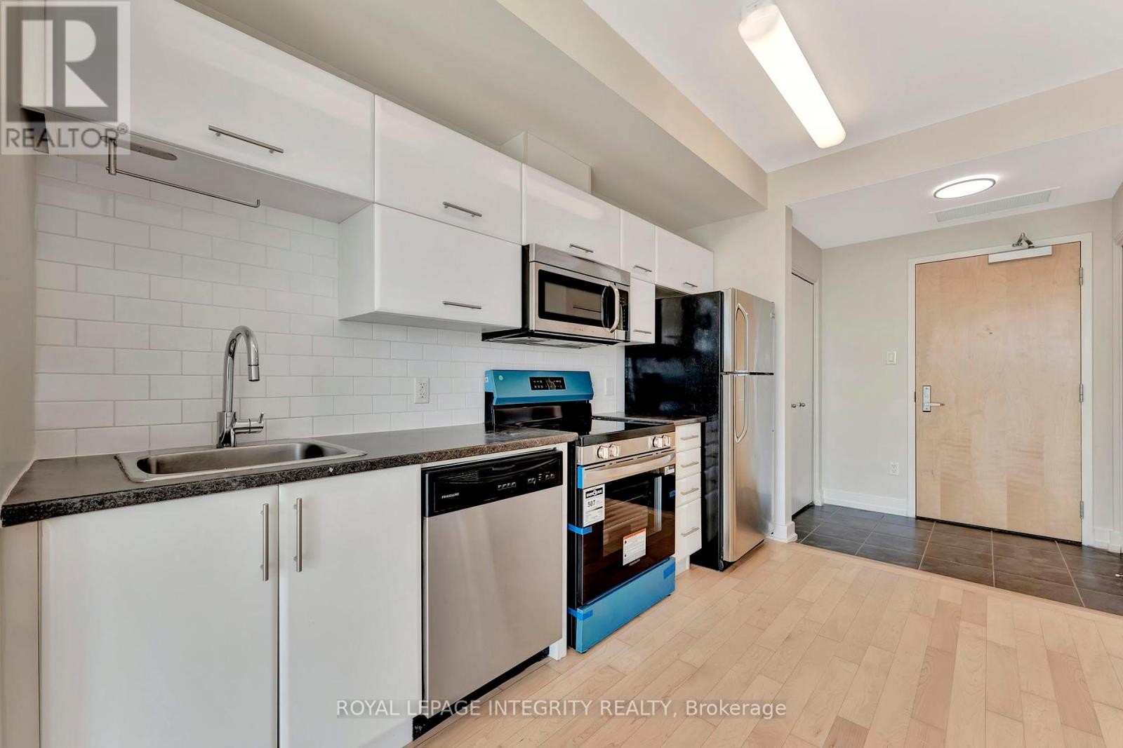 












1808 - 179 METCALFE STREET

,
Ottawa,




Ontario
K2P1P7


