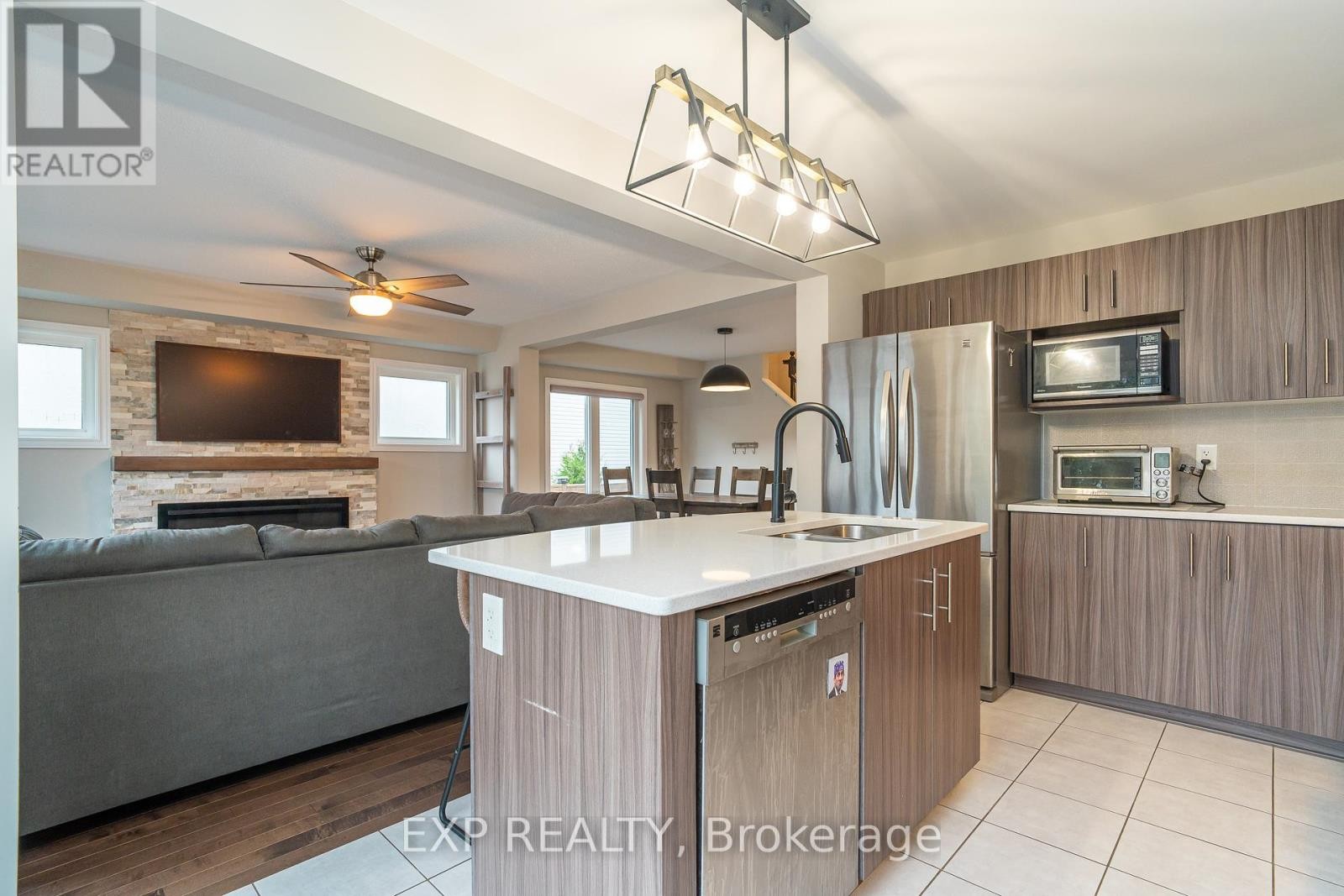 












3545 WOODROFFE AVENUE

,
Ottawa,




Ontario
K2G7A8

