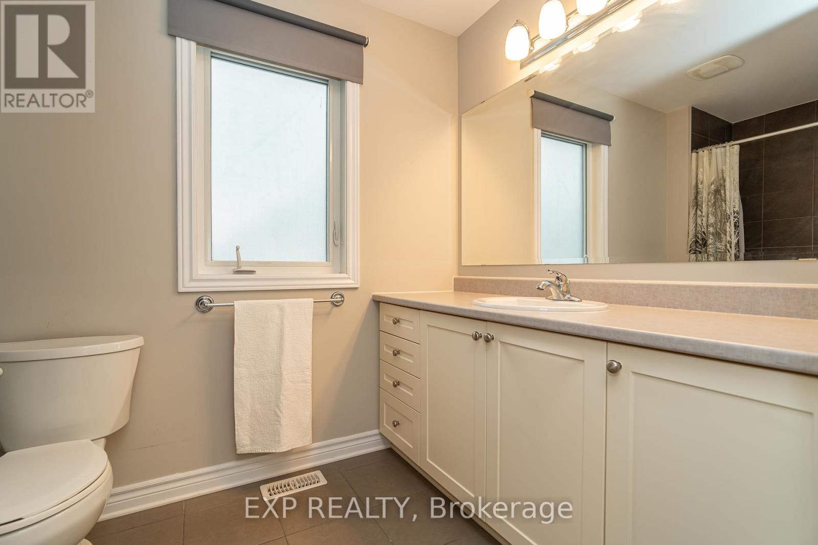 












3545 WOODROFFE AVENUE

,
Ottawa,




Ontario
K2G7A8

