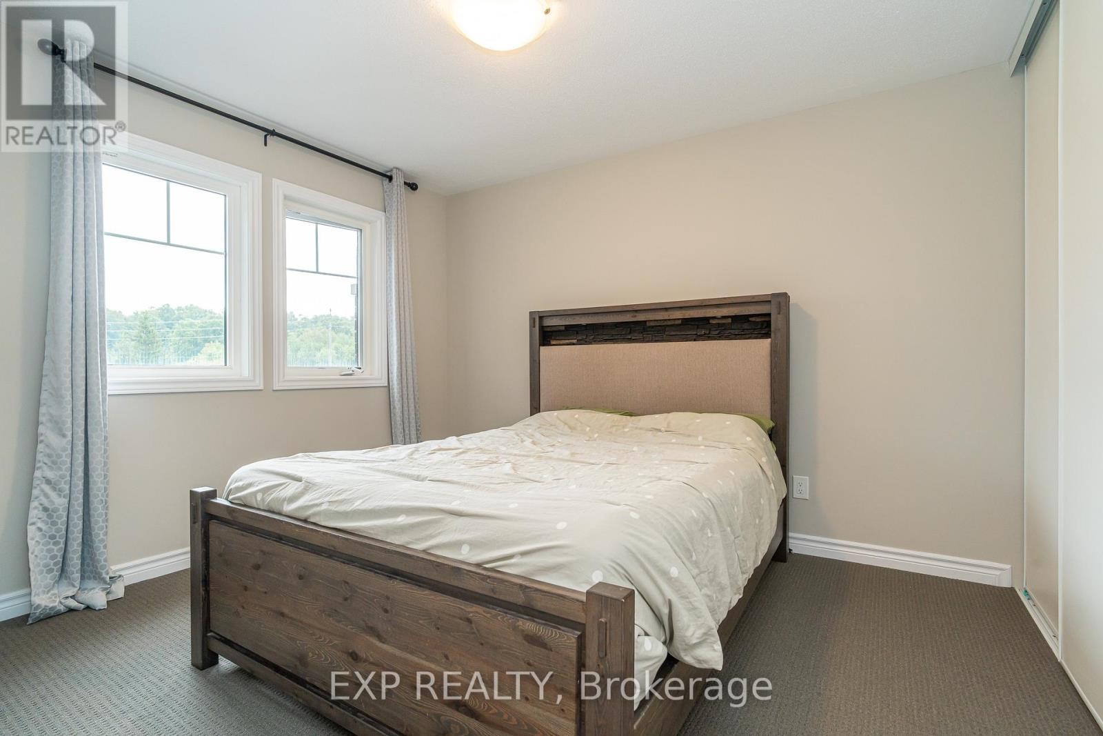 












3545 WOODROFFE AVENUE

,
Ottawa,




Ontario
K2G7A8

