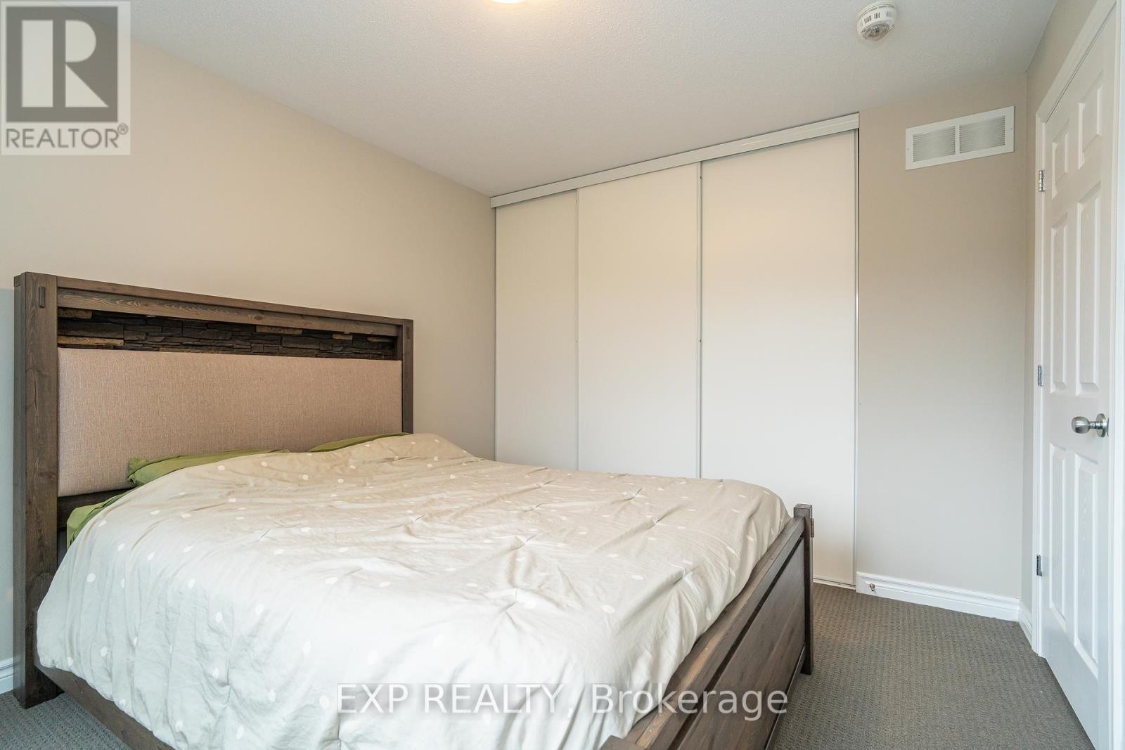 












3545 WOODROFFE AVENUE

,
Ottawa,




Ontario
K2G7A8


