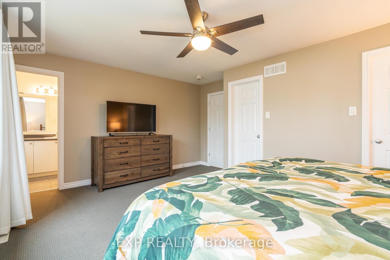 












3545 WOODROFFE AVENUE

,
Ottawa,




Ontario
K2G7A8

