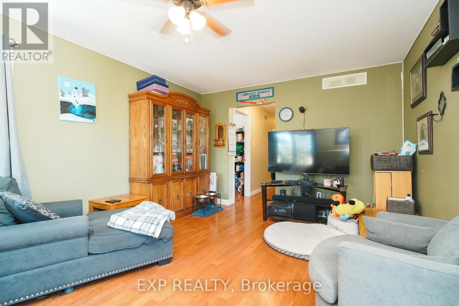 












36 KEEWATIN CRESCENT

,
Ottawa,




Ontario
K2E6Z1

