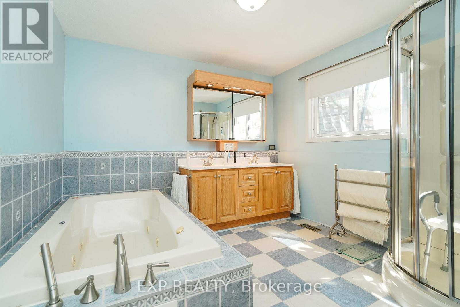 












36 KEEWATIN CRESCENT

,
Ottawa,




Ontario
K2E6Z1

